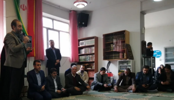 نشست بهمن امیری مقدم استاندار کرمانشاه با دانشجویان دختر پردیس دانشگاهی شهید صدوقی دانشگاه فرهنگیان 14