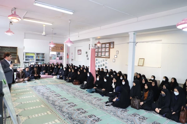 نشست صمیمی استاندار کرمانشاه با دانشجویان پردیس شهید صدوقی کرمانشاه 10