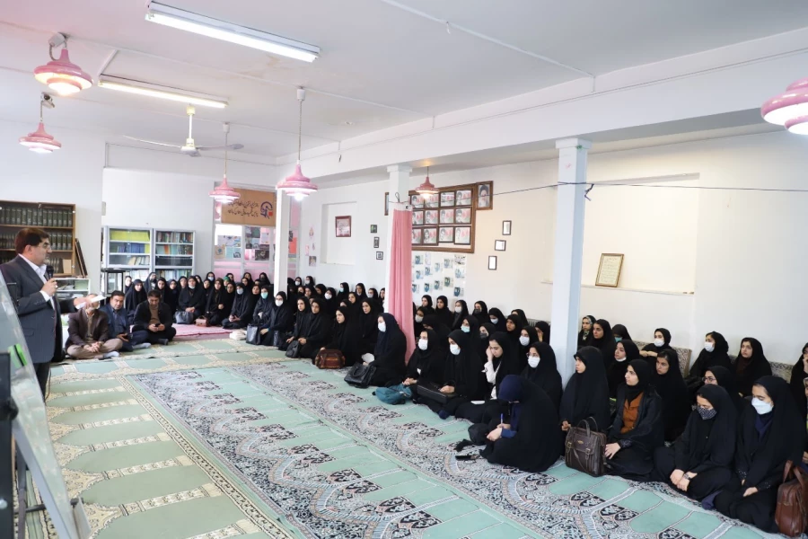 نشست صمیمی استاندار کرمانشاه با دانشجویان پردیس شهید صدوقی کرمانشاه 10