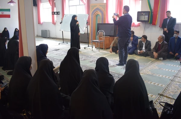 نشست صمیمی استاندار کرمانشاه با دانشجویان پردیس شهید صدوقی کرمانشاه 13