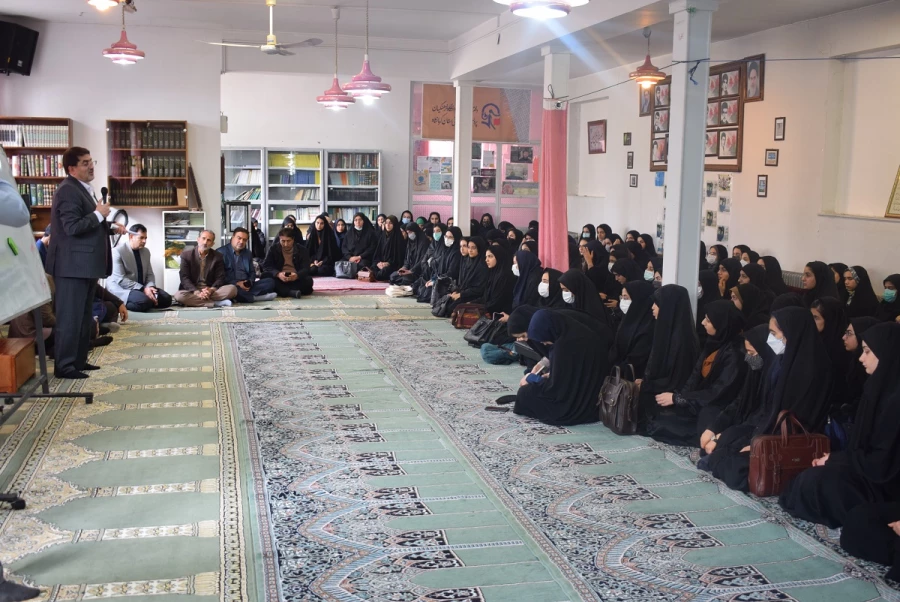 نشست صمیمی استاندار کرمانشاه با دانشجویان پردیس شهید صدوقی کرمانشاه 14