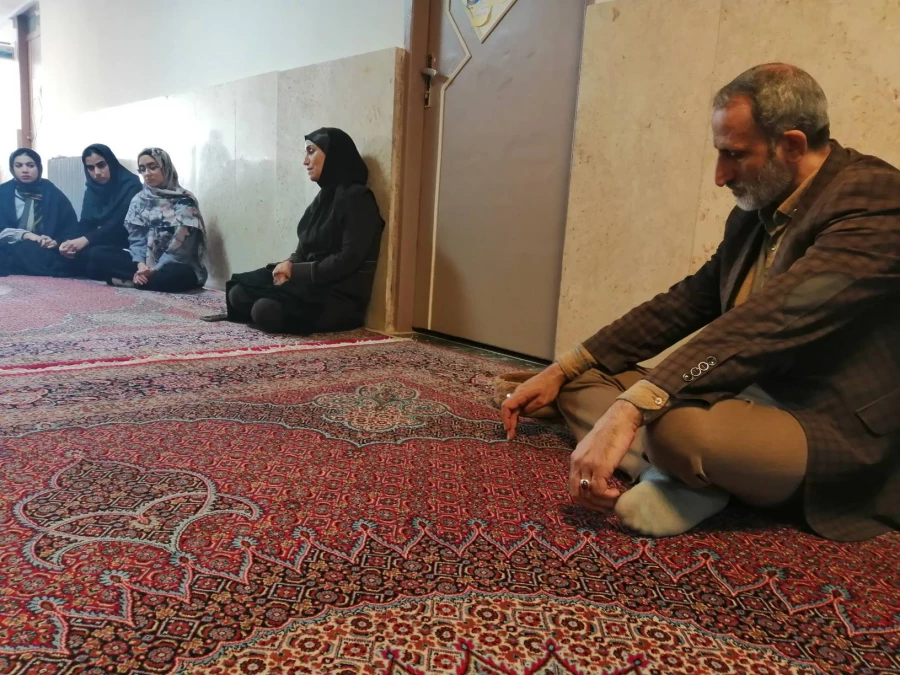 نشست صمیمی سرپرست شهید صدوقی دکتر رحیم زاده ،  معاون پشتیبانی آقای فلاحی و سرپرستان خوابگاه با دانشجومعلمان نماینده اتاق بلوک سه 3