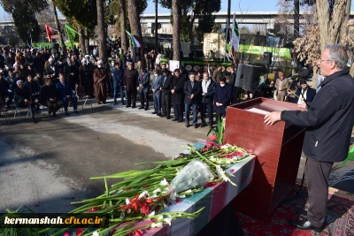 همزمان با ایام شهادت حضرت فاطمه (س) برگزار شد:

آئین تشییع و تدفین پیکر شهید گمنام دردانشگاه فرهنگیان کرمانشاه
