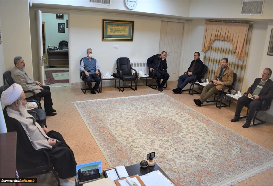 دیدار مدیر امور پردیس های استان با نماینده ولی فقیه و امام جمعه کرمانشاه 2