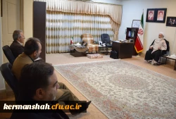 دیدار مدیر امور پردیس های استان با نماینده ولی فقیه و امام جمعه کرمانشاه 3