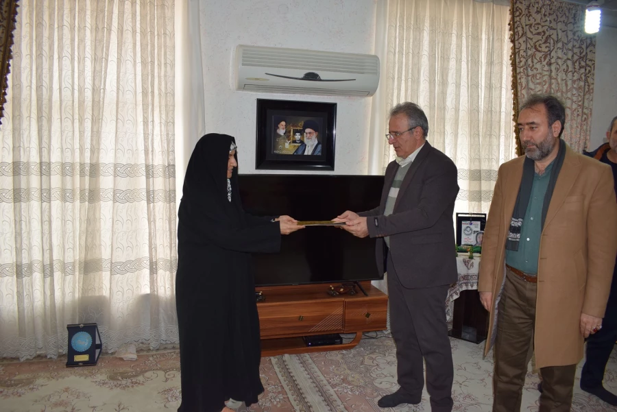 دیدار سرپرست مدیریت دانشگاه فرهنگیان کرمانشاه با خانواده شهید عبدالملکی 6