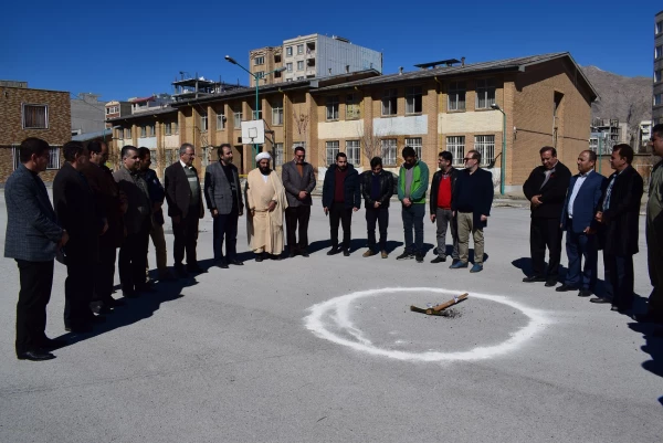 کلنگ زنی سالن ورزشی چند منظوره سرپوشیده پردیس شهید رجایی به زمین زده شد 3