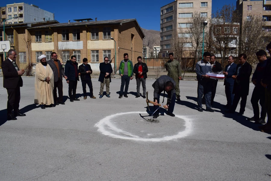 کلنگ زنی سالن ورزشی چند منظوره سرپوشیده پردیس شهید رجایی به زمین زده شد 7