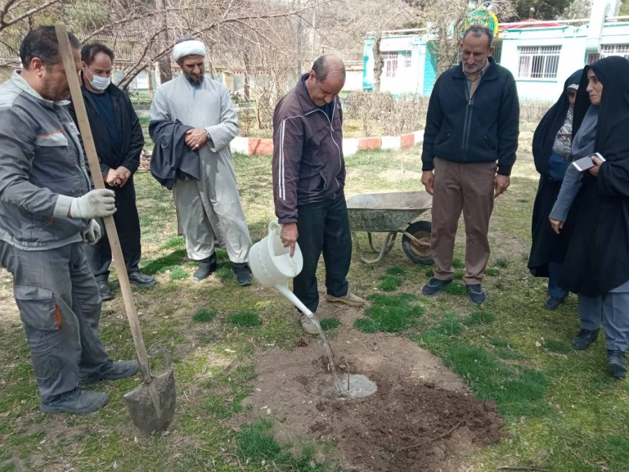 مراسم درختکاری به یاد شهدای دانشجو معلم مرکز 3
