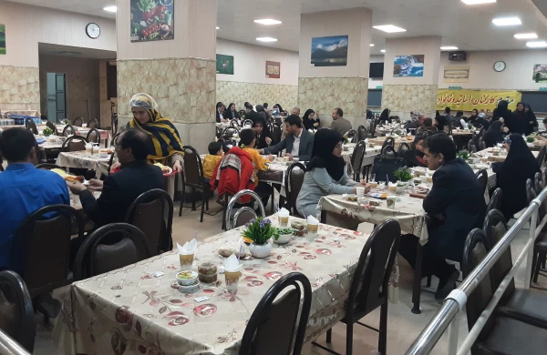 مراسم «ضیافت افطاری» ویژه اساتید و کارمندان دانشگاه فرهنگیان به همراه خانواده برگزار شد. 2