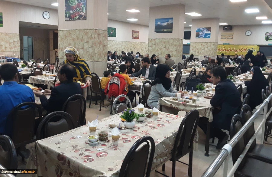 مراسم «ضیافت افطاری» ویژه اساتید و کارمندان دانشگاه فرهنگیان به همراه خانواده برگزار شد. 2