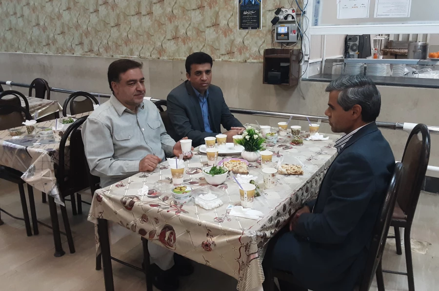 مراسم «ضیافت افطاری» ویژه اساتید و کارمندان دانشگاه فرهنگیان به همراه خانواده برگزار شد. 6