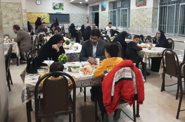 مراسم «ضیافت افطاری» ویژه اساتید و کارمندان دانشگاه فرهنگیان به همراه خانواده برگزار شد. 7