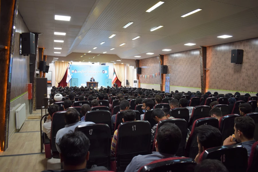 نشست صمیمی استاندار با تشکل های دانشجویی دانشگاههای استان 8