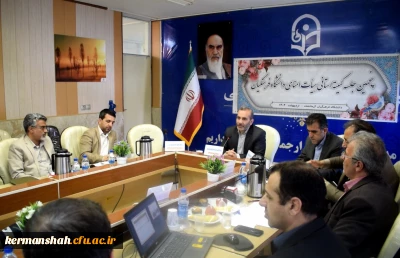 استاندار کرمانشاه در پنجمین جلسه هیات امنای دانشگاه فرهنگیان :

اگر کشور بخواهد پیشرفت واقعی داشته باشد باید به دانشگاه فرهنگیان توجه کند.