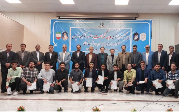 با حضور نماینده مردم کرمانشاه در مجلس شورای اسلامی از فعالان فرهنگی و جهادی دانشگاه فرهنگیان تجلیل به عمل آمد. 2