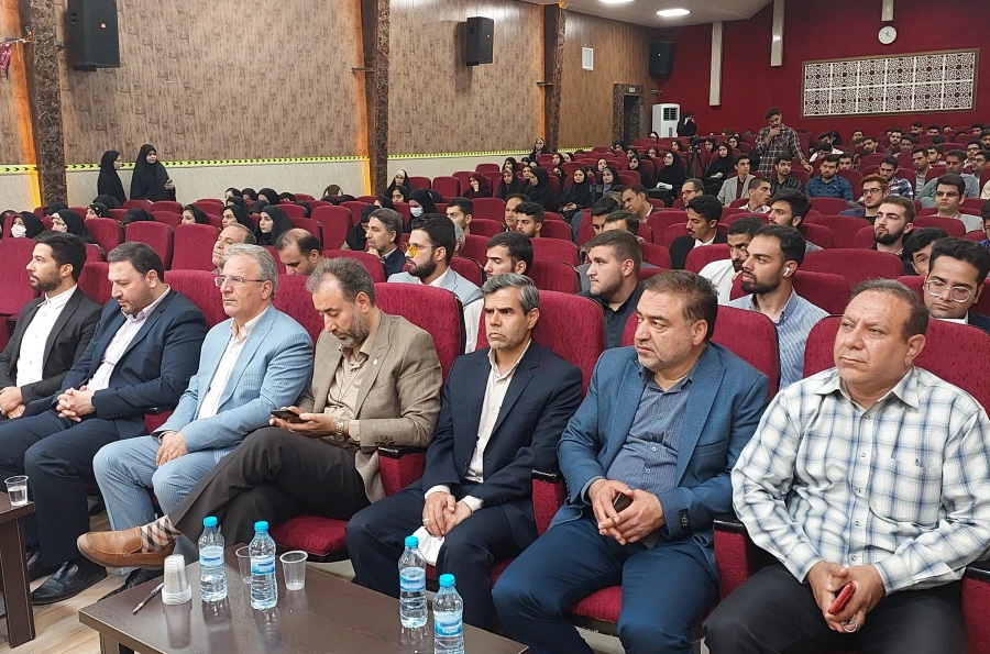 با حضور نماینده مردم کرمانشاه در مجلس شورای اسلامی از فعالان فرهنگی و جهادی دانشگاه فرهنگیان تجلیل به عمل آمد. 10