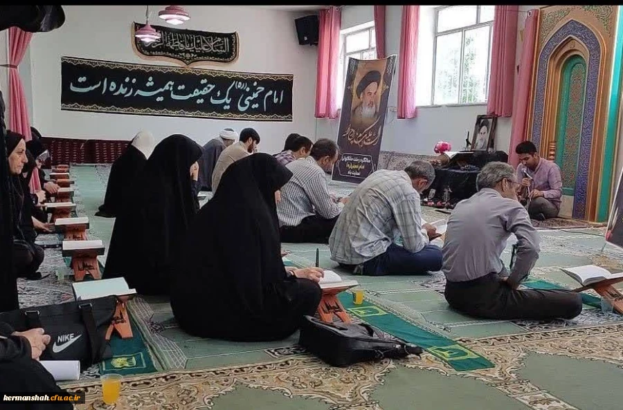 برگزاری محفل انس با قرآن به مناسبت سالگرد ارتحال امام خمینی « ره » 

 3
