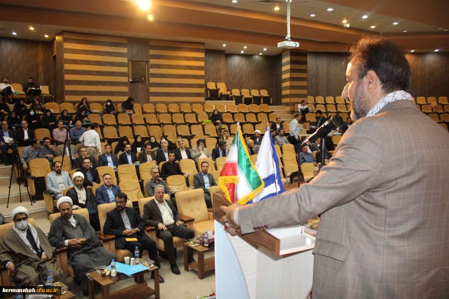 مراسم گرامیداشت «سالروز شهادت دکتر چمران و روز ملی بسیج اساتید» با حضور استادان بسیجی در دانشگاه رازی برگزار شد. 4