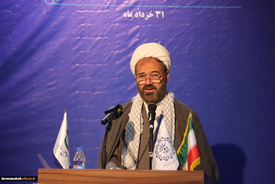 مراسم گرامیداشت «سالروز شهادت دکتر چمران و روز ملی بسیج اساتید» با حضور استادان بسیجی در دانشگاه رازی برگزار شد. 8