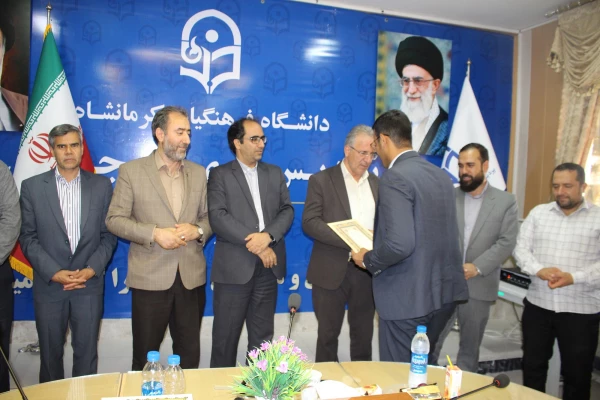 آیین تکریم و معارفه مسئولین بسیج دانشجویی پردیس های دانشگاه فرهنگیان استان کرمانشاه برگزار شد. 6