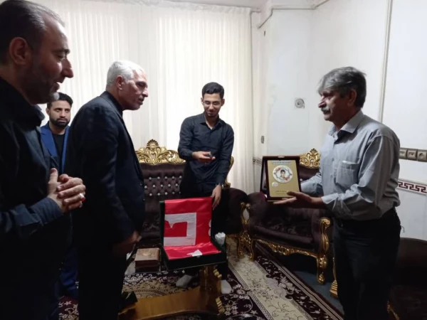 دیدار و مصاحبه با خانواده شهید دانشجو معلم وحید حمزه ای 4