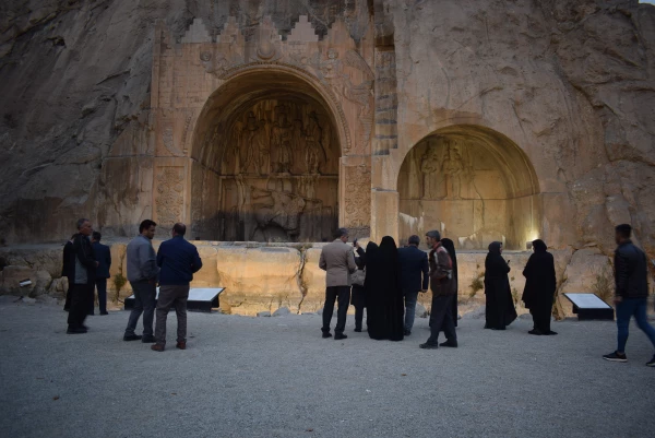بازدید کارشناسان پژوهش و کتابداران دانشگاه فرهنگیان سراسر کشور از امکان دیدنی شهر کرمانشاه 7