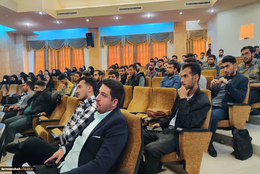برگزاری نشست هم اندیشی و پرسش و پاسخ با حضور دانشجویان  3