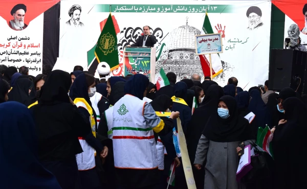 حضور پرشور اساتید و دانشجویان دانشگاه فرهنگیان کرمانشاه در مراسم راهپیمایی 13 آبان 8