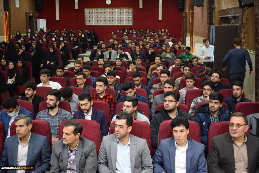 برگزاری نشست هم اندیشی و پرسش وپاسخ دانشجویان با معاون سیاسی، امنیتی و اجتماعی استانداری کرمانشاه 4