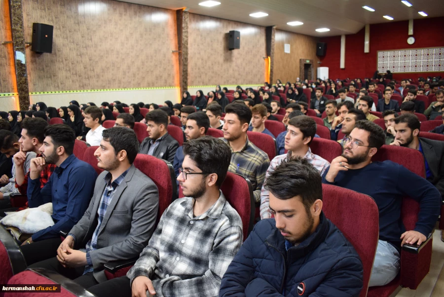 برگزاری نشست هم اندیشی و پرسش وپاسخ دانشجویان با معاون سیاسی، امنیتی و اجتماعی استانداری کرمانشاه 2
