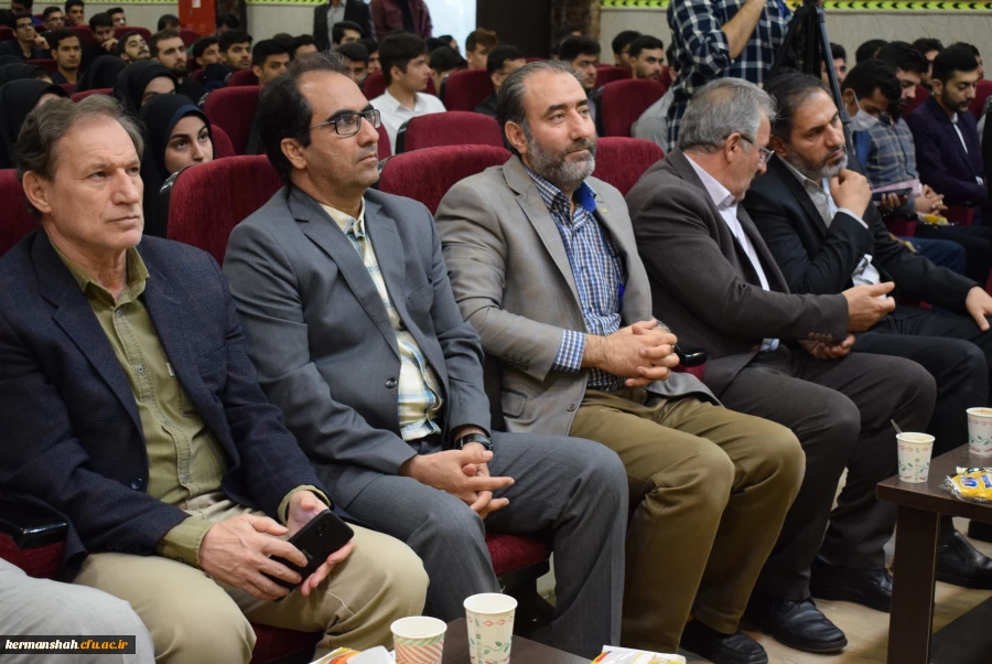 برگزاری نشست هم اندیشی و پرسش وپاسخ دانشجویان با معاون سیاسی، امنیتی و اجتماعی استانداری کرمانشاه 2