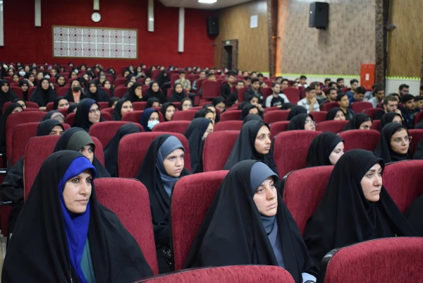 برگزاری نشست هم اندیشی و پرسش وپاسخ دانشجویان با معاون سیاسی، امنیتی و اجتماعی استانداری کرمانشاه 2