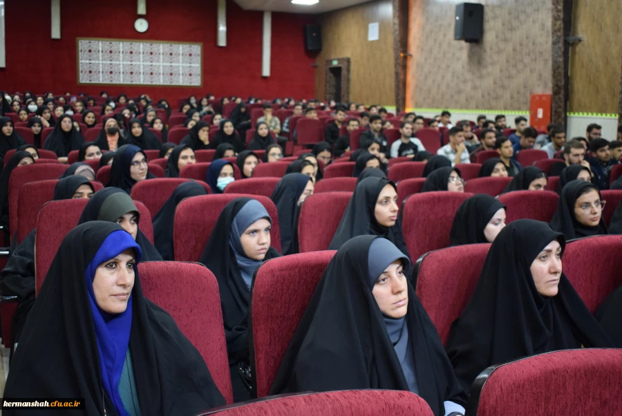 برگزاری نشست هم اندیشی و پرسش وپاسخ دانشجویان با معاون سیاسی، امنیتی و اجتماعی استانداری کرمانشاه 2