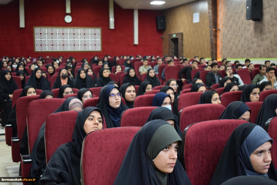 برگزاری نشست هم اندیشی و پرسش وپاسخ دانشجویان با معاون سیاسی، امنیتی و اجتماعی استانداری کرمانشاه 2