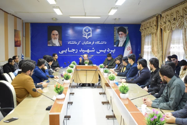 نشست قرآنی با موضوع اهمیت و جایگاه تدبر در قرآن 2