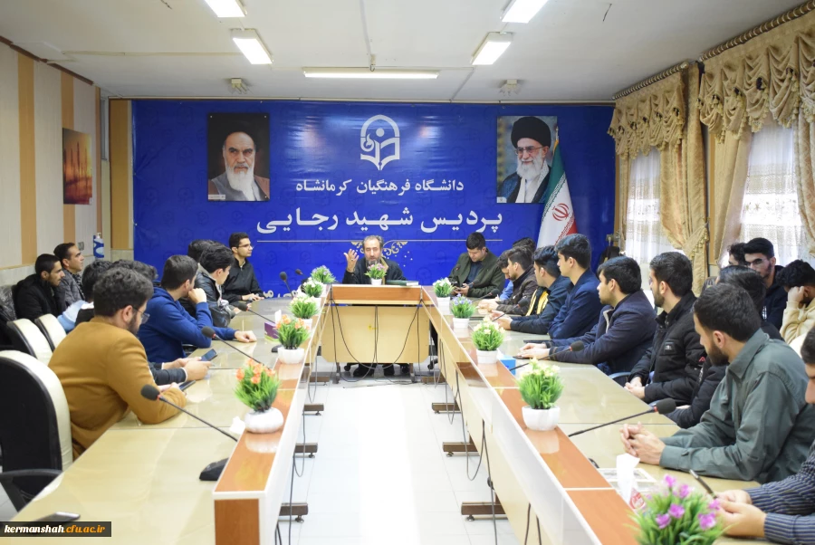 نشست قرآنی با موضوع اهمیت و جایگاه تدبر در قرآن 2