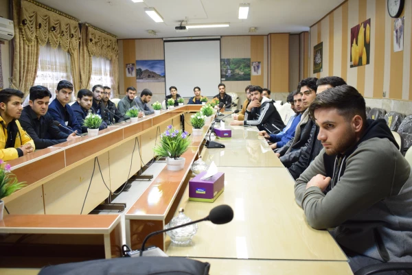 نشست قرآنی با موضوع اهمیت و جایگاه تدبر در قرآن 7