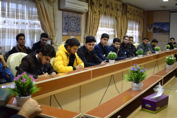 نشست قرآنی با موضوع اهمیت و جایگاه تدبر در قرآن 8