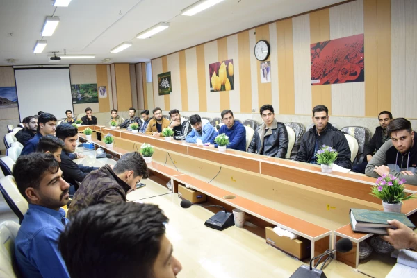 نشست قرآنی با موضوع اهمیت و جایگاه تدبر در قرآن 10