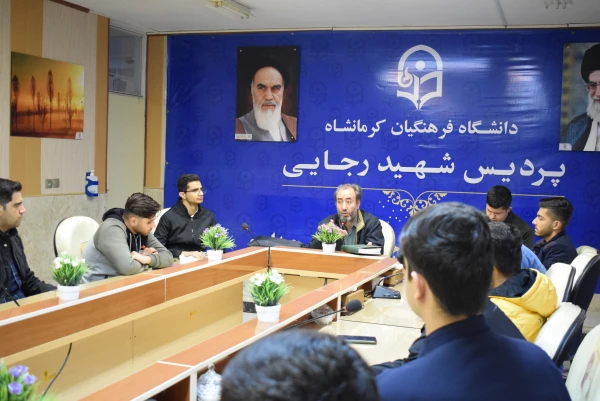 نشست قرآنی با موضوع اهمیت و جایگاه تدبر در قرآن 11