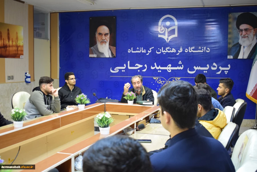 نشست قرآنی با موضوع اهمیت و جایگاه تدبر در قرآن 12