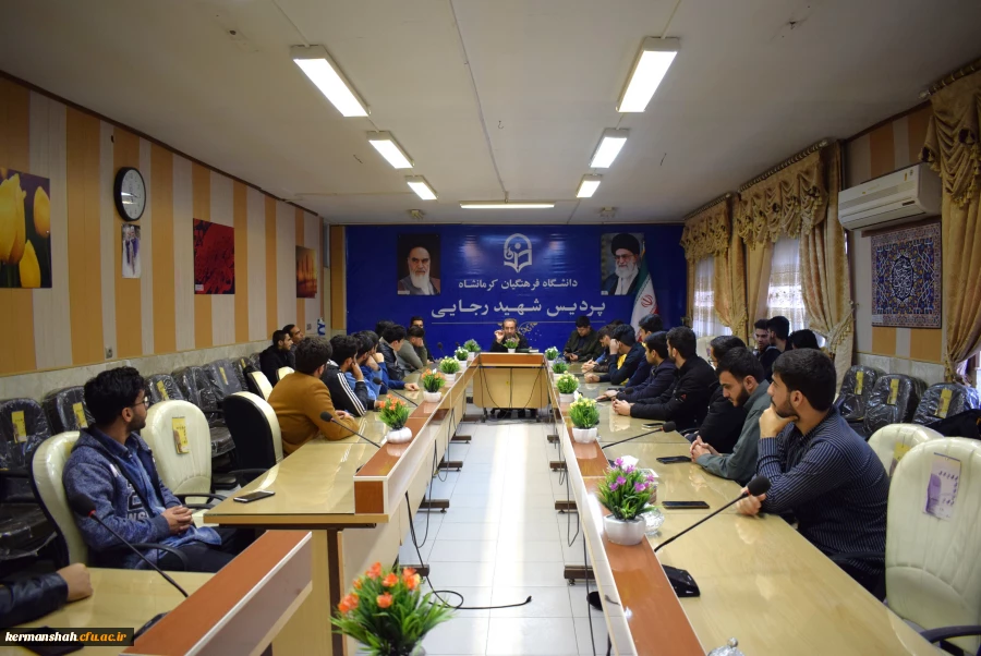 نشست قرآنی با موضوع اهمیت و جایگاه تدبر در قرآن 13