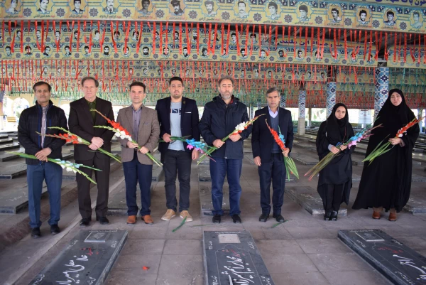 مراسم غبار روبی از مزار شهدای دانشجو معلم به مناسبت هفته بسیج 2