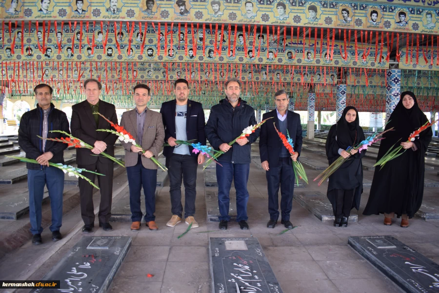 مراسم غبار روبی از مزار شهدای دانشجو معلم به مناسبت هفته بسیج 2