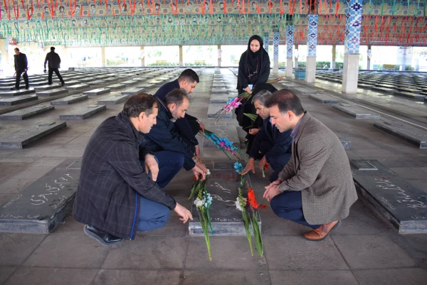 مراسم غبار روبی از مزار شهدای دانشجو معلم به مناسبت هفته بسیج 4