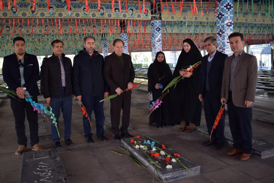 مراسم غبار روبی از مزار شهدای دانشجو معلم به مناسبت هفته بسیج 5