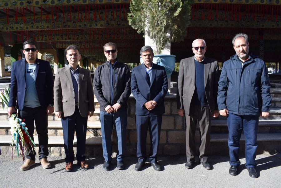 مراسم غبار روبی از مزار شهدای دانشجو معلم به مناسبت هفته بسیج 8