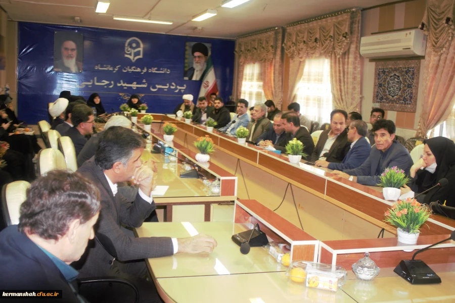 نشست هم اندیشی اساتید با موضوع «زن و خانواده، الگوی سوم زن مسلمان» 3