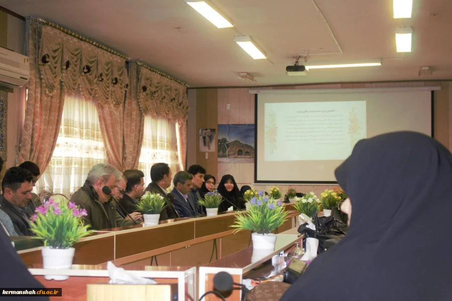 نشست هم اندیشی اساتید با موضوع «زن و خانواده، الگوی سوم زن مسلمان» 4